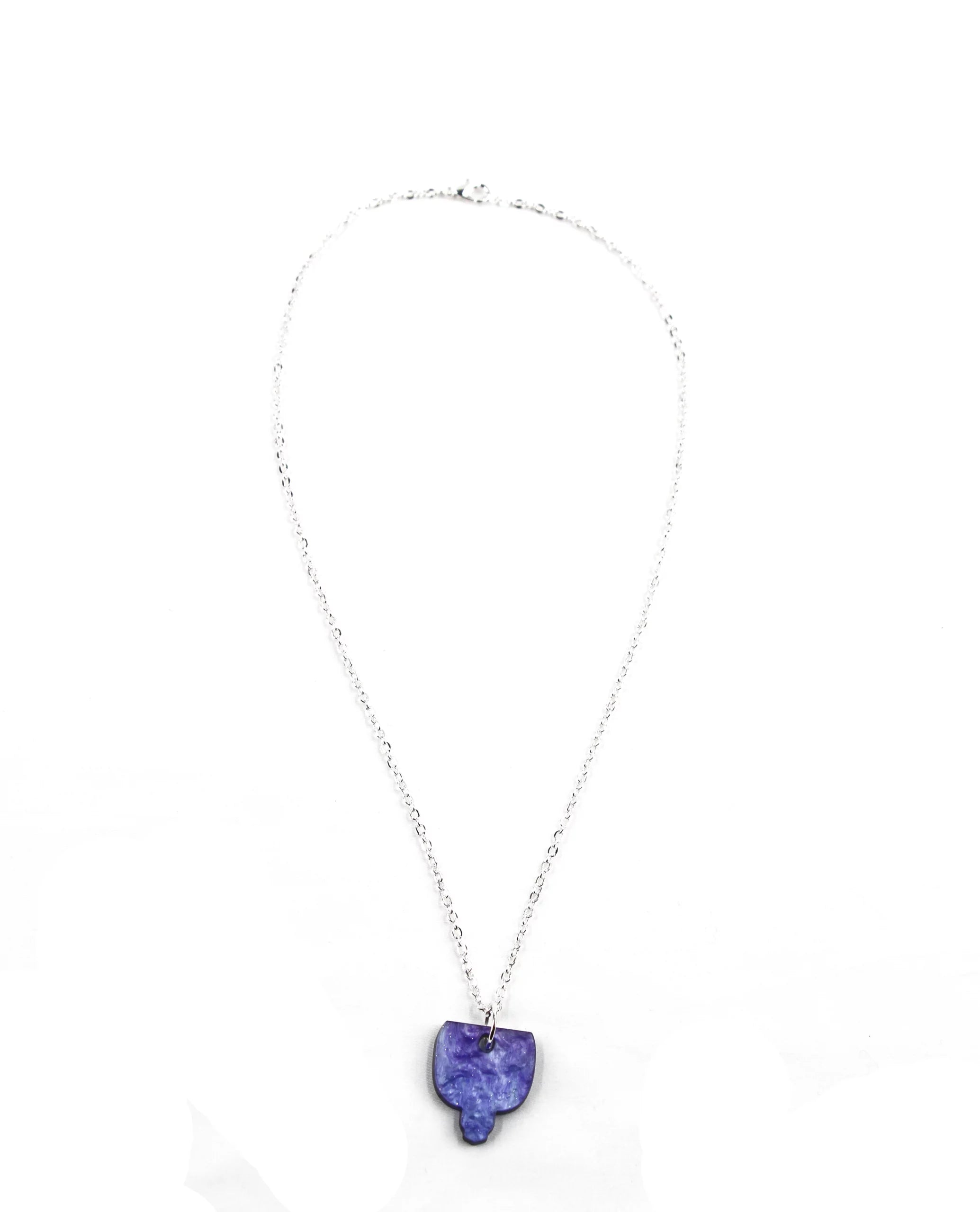 Collier en argent avec pendentif violet marbré