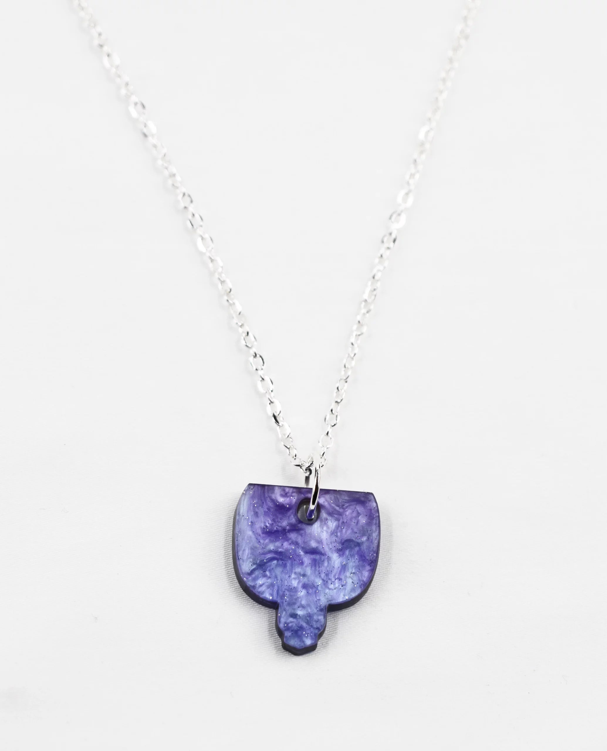 Collier en argent avec pendentif violet marbré