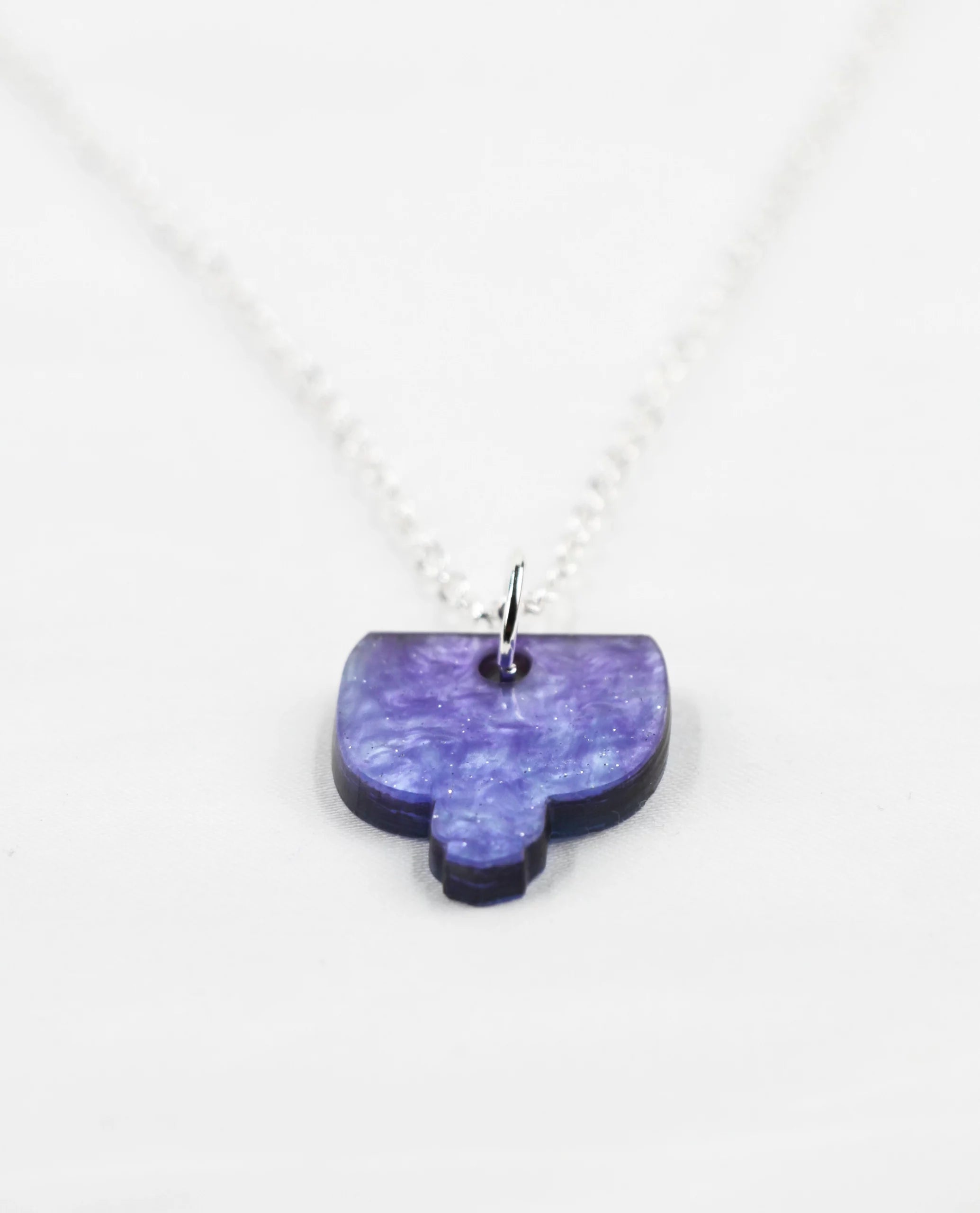 Collier en argent avec pendentif violet marbré