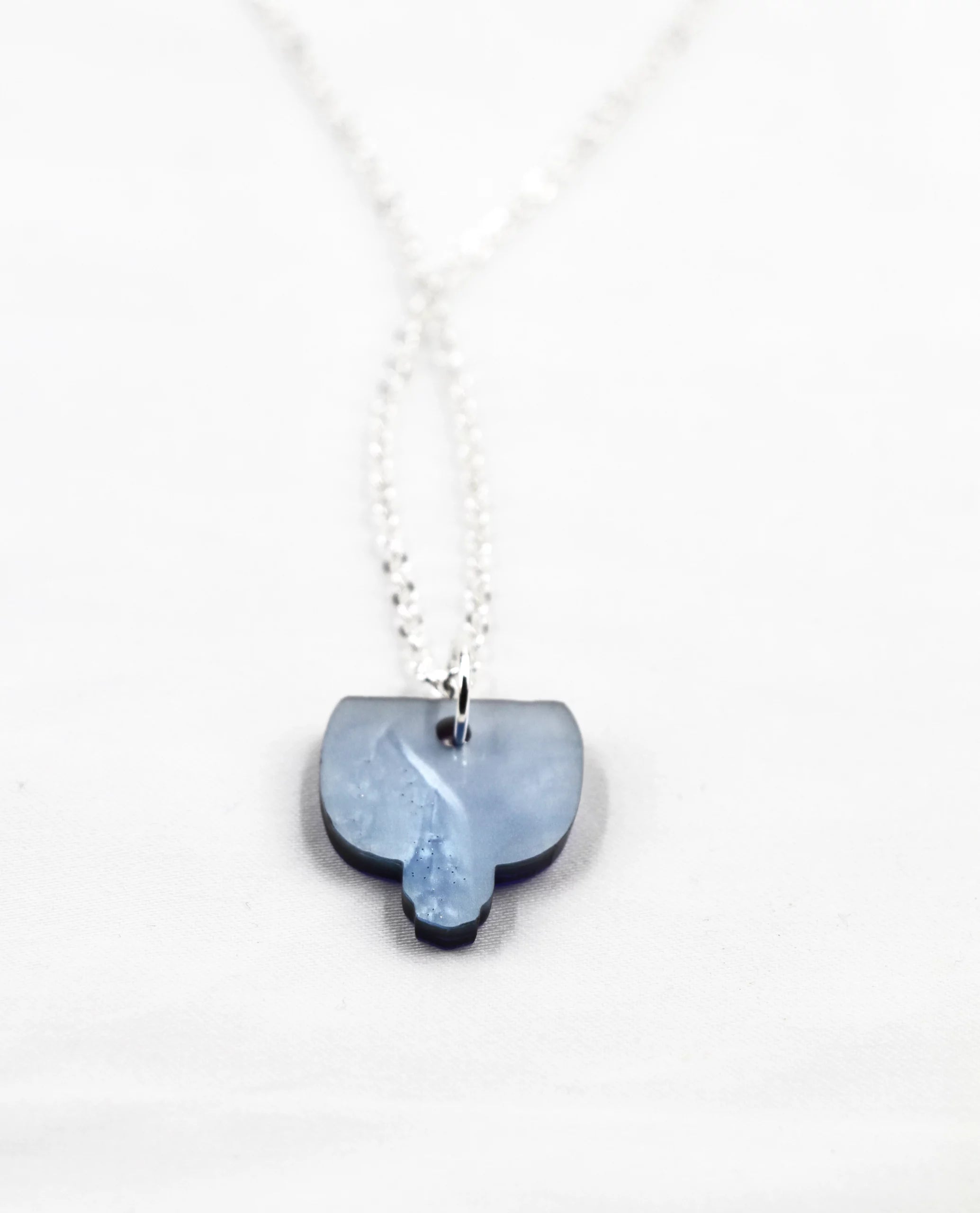 Collier en argent avec pendentif violet marbré