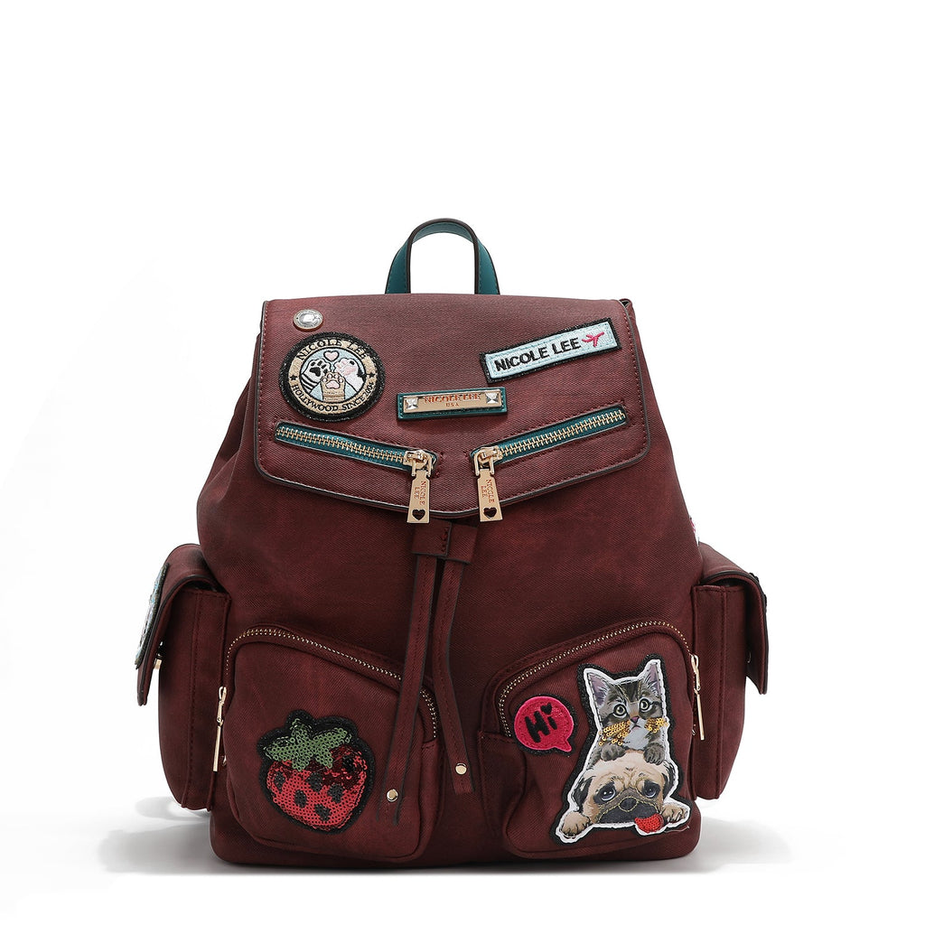Sac à dos rouge avec multiples patchs