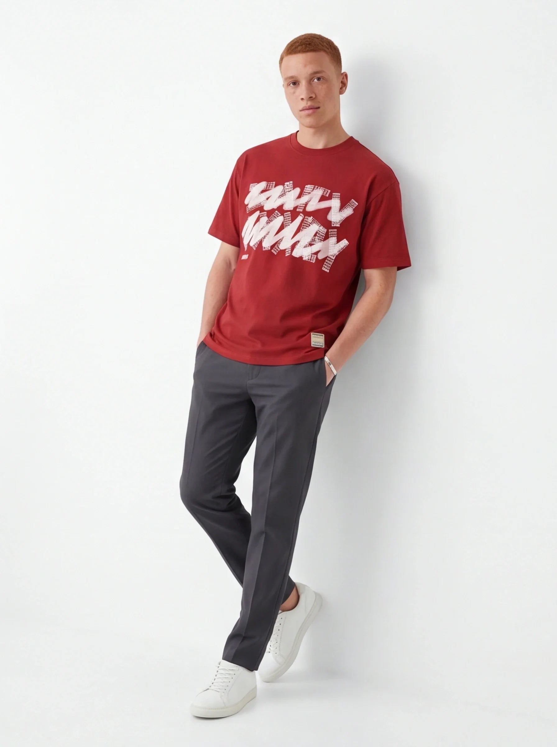 T-shirt raffiné – en sergé de luxe à l'esthétique

moderne haut qualité