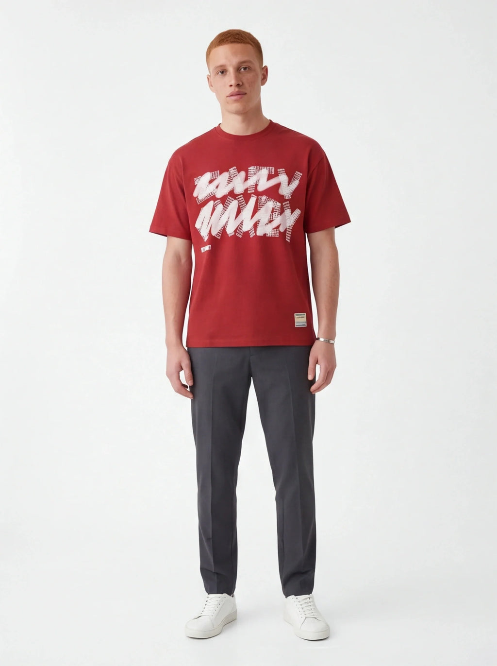 T-shirt raffiné – en sergé de luxe à l'esthétique

moderne haut qualité