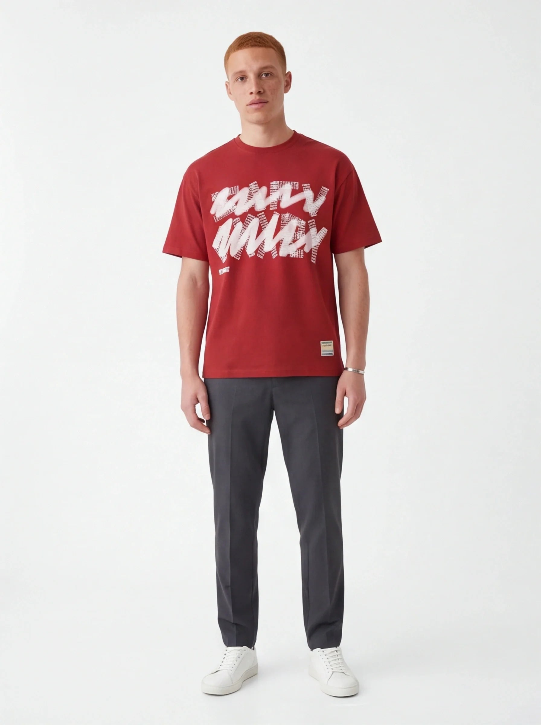 T-shirt raffiné – en sergé de luxe à l'esthétique

moderne haut qualité