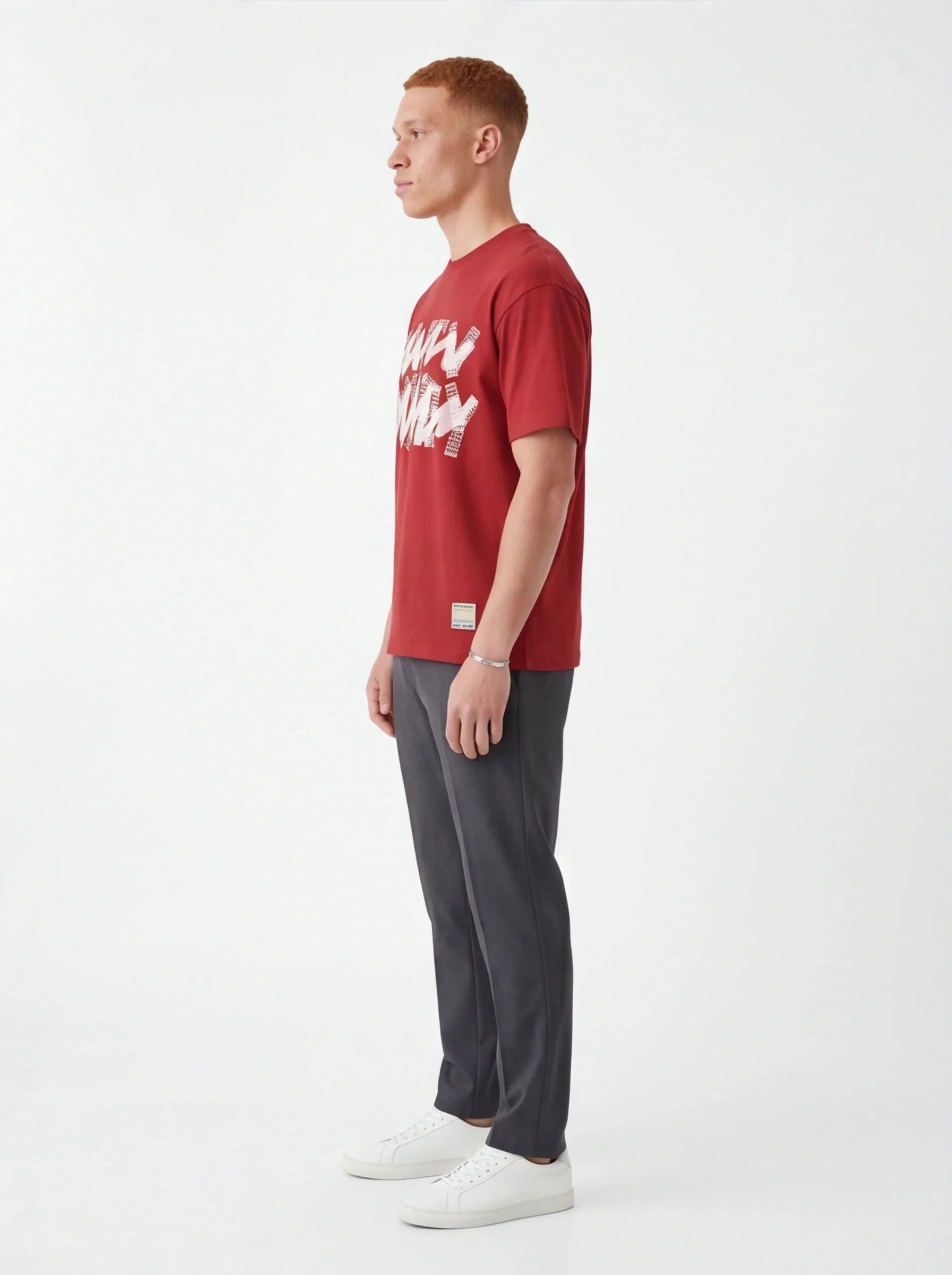 T-shirt raffiné – en sergé de luxe à l'esthétique

moderne haut qualité